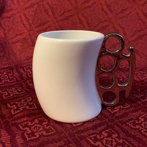 Fred & Friends FISTICUP Ceramic Knuckleduster Mug. Supercool novelty mug 2009